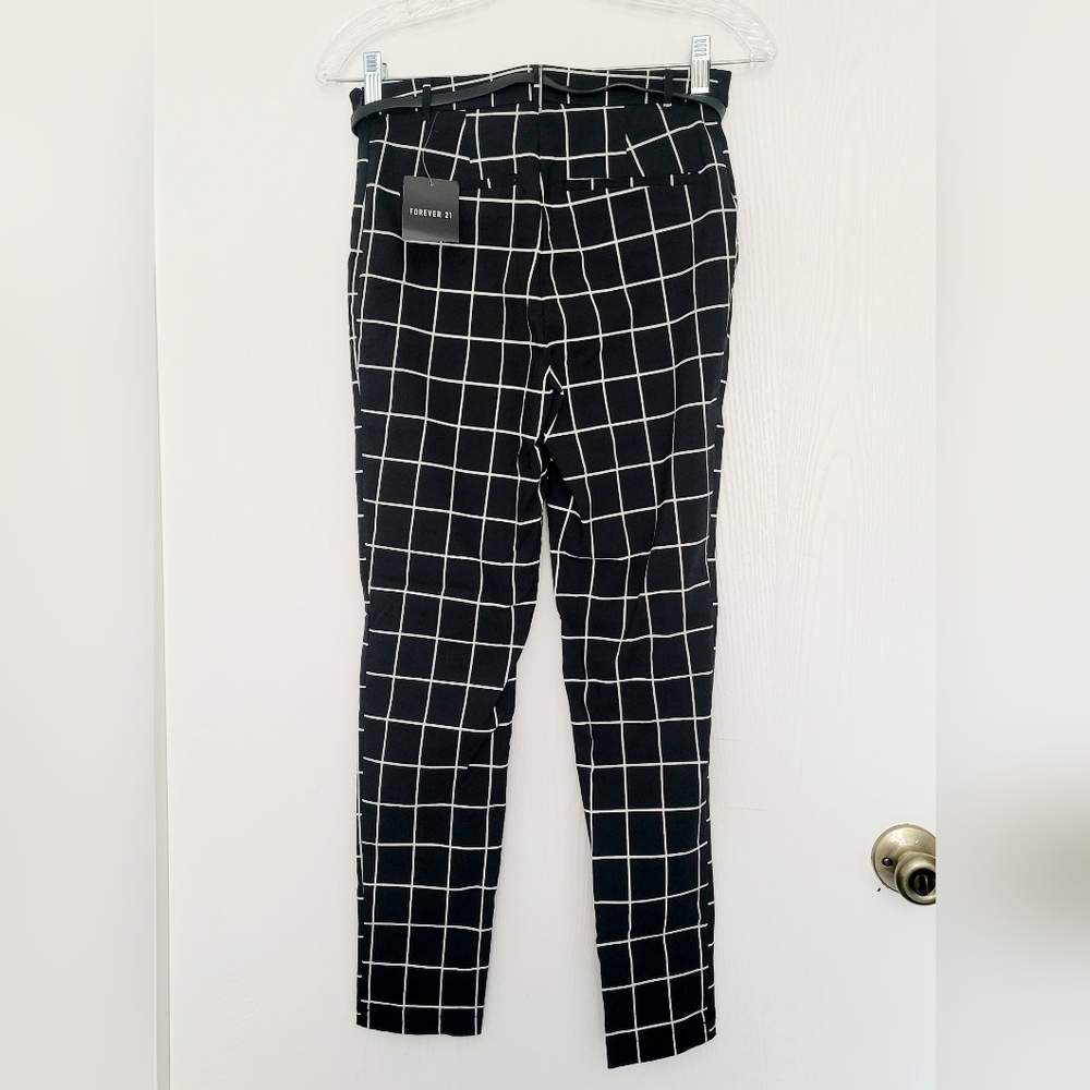 FOREVER 21 women's black squared pants. Skinny  SIZE S - Picture 3 of 13